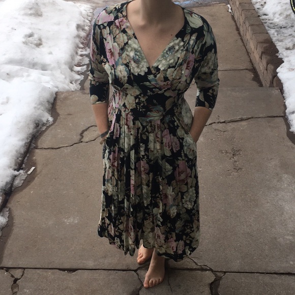 🌸🌼 Vintage Floral Maxi Dress with POCKETS 🌼🌸 - Picture 3 of 6